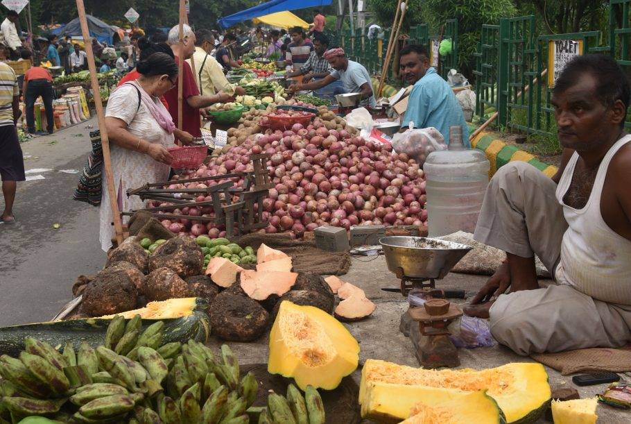 स्थानीय सब्जी बाज़ार